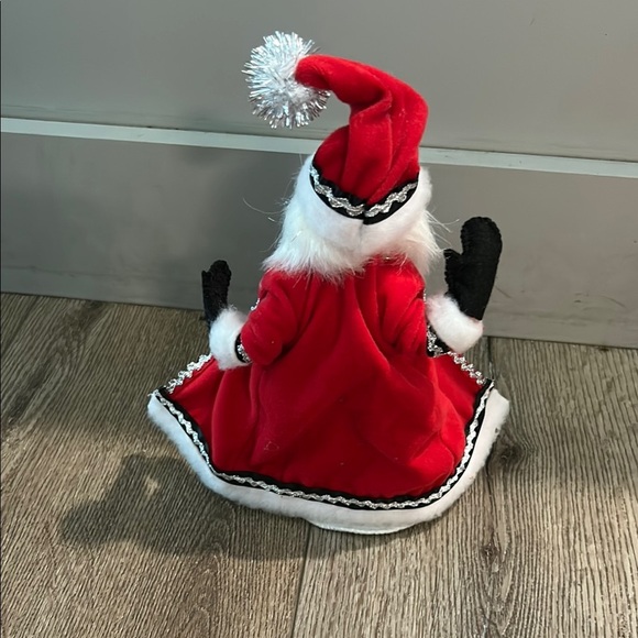 Annalee 9” Classy Santa Clause Red Holiday Decor Christmas Figurine 2014 - Picture 4 of 5